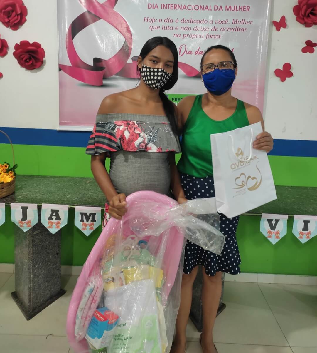 Secretaria de Assistência Social entrega cestas básicas e enxoval para famílias em vulnerabilidade 9
