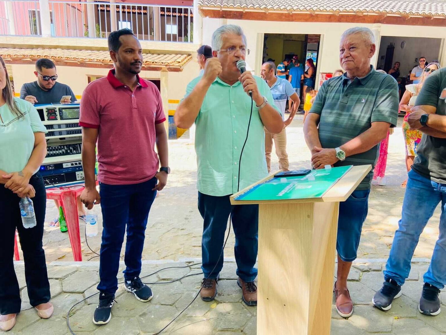 Prefeito Luizinho e deputado federal João Carlos Bacelar participam da inauguração da torre de telefonia celular no distrito de União Baiana Prefeito Luizinho e deputado federal João Carlos Bacelar participam da inauguração da torre de telefonia celular no distrito de União Baiana 10