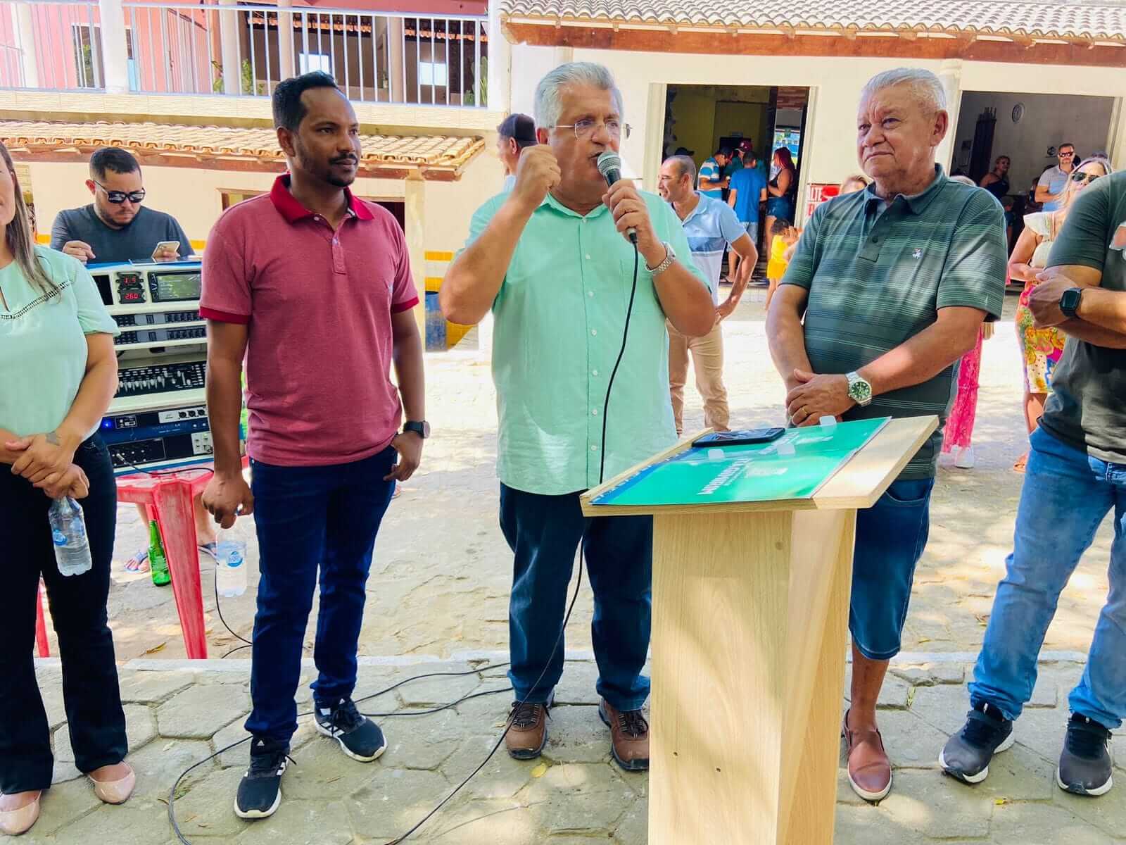 Prefeito Luizinho e deputado federal João Carlos Bacelar participam da inauguração da torre de telefonia celular no distrito de União Baiana 6