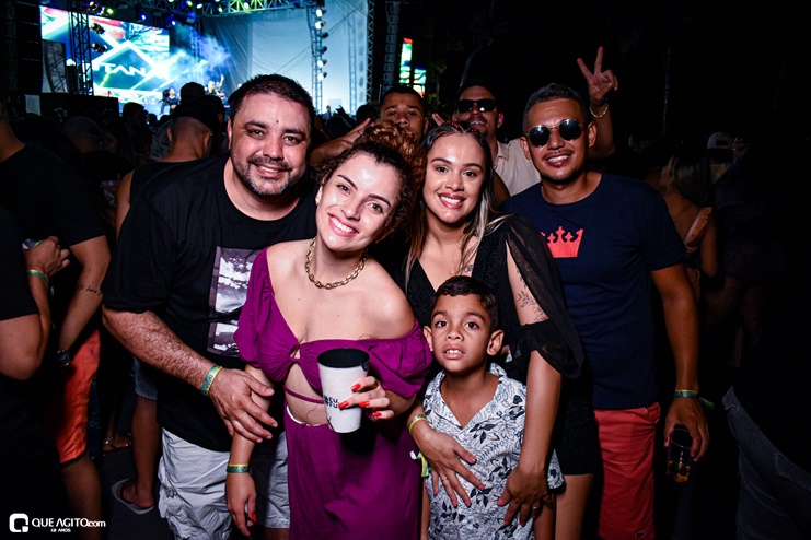 Léo Santana e DJ Abigail encerram com chave de ouro a Santa Festa 222