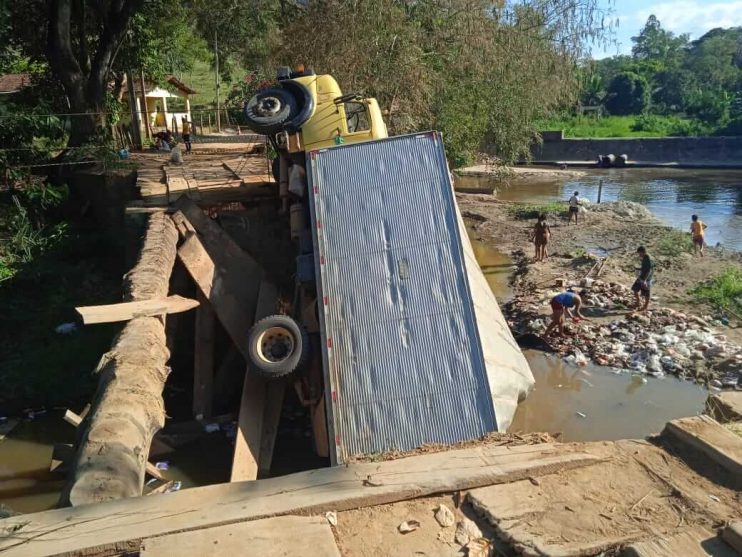 Novas informações sobre Ponte da Represa que desabou durante passagem de caminhão na BA-686 em Guaratinga 4