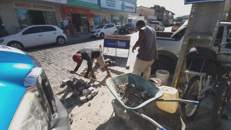 Porto Seguro: Prefeitura realiza manutenção em vias do Centro 7
