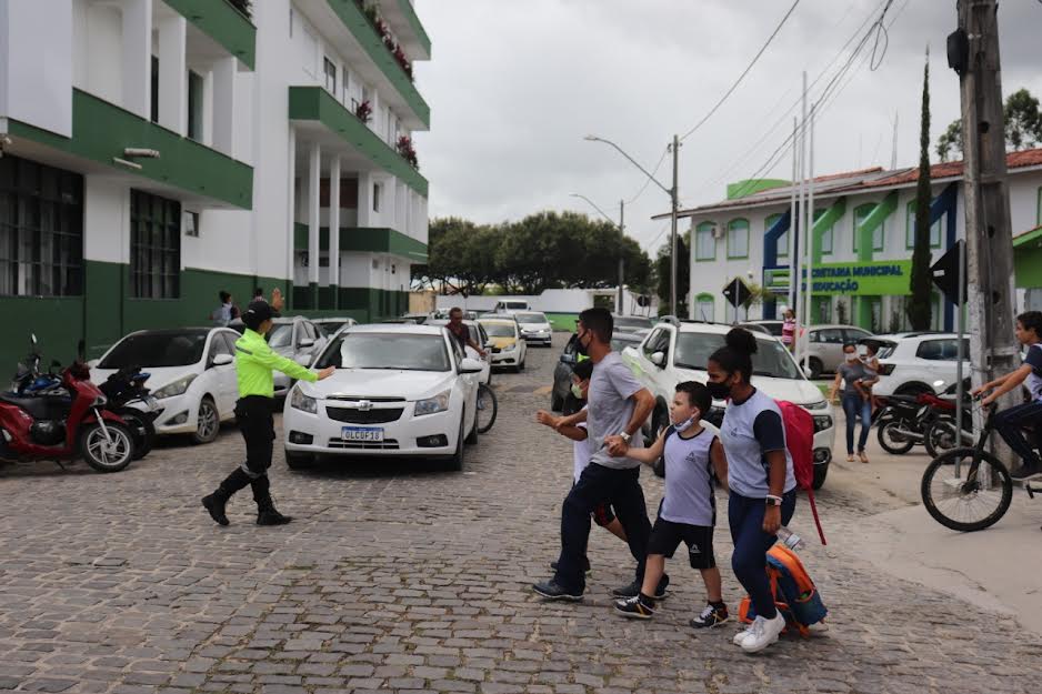 Prefeitura de Eunápolis realiza Operação Trânsito Seguro nas Escolas 5