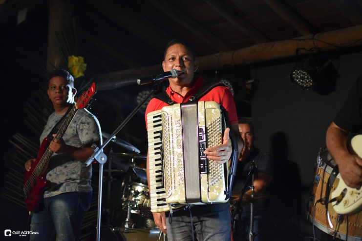 Targino Gondim e Walber Luiz dão show no Forró Chopada da Área Beach 104