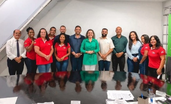 Eunápolis: prefeita assina projeto de lei que busca instituir auxílio-fardamento para ACS e ACE 26