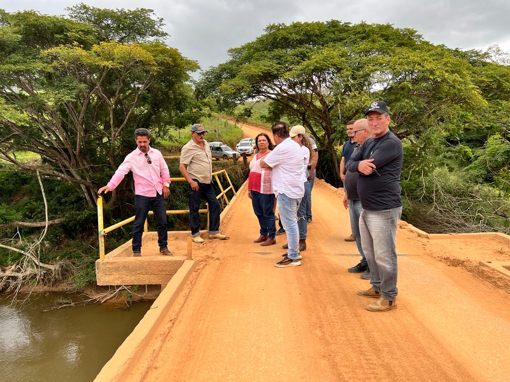 Prefeita dá ordem de serviço para implantação de lateral de segurança em ponte do Rio do Peixe 5