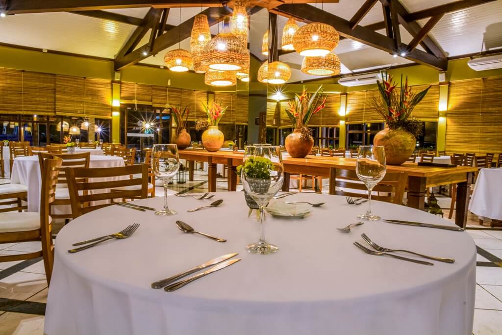 Porto Seguro Eco Bahia Hotel - Jantar dos Namorados marca reabertura do Restaurante Aroeira 7