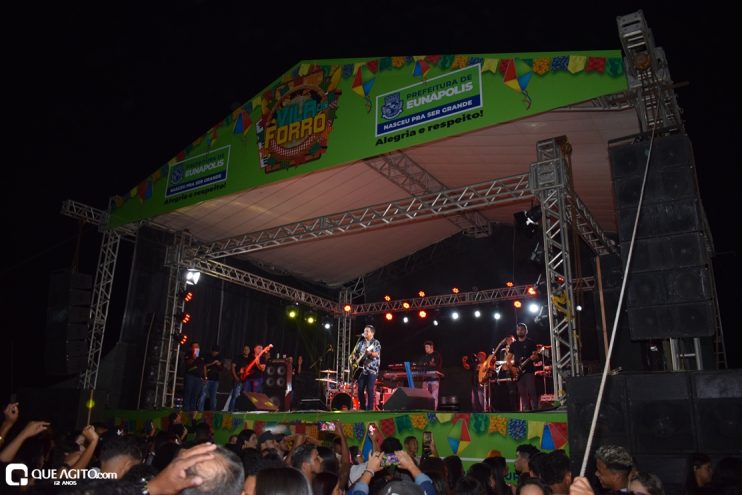 Banda Raneychas anima Vila do Forró com show em três circuitos em Eunápolis 125