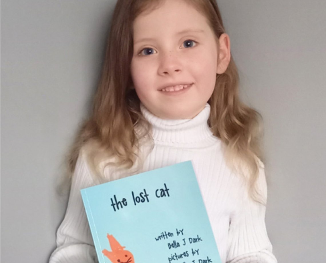 Menina de 5 anos quebra recorde e se torna autora mais nova do mundo 2