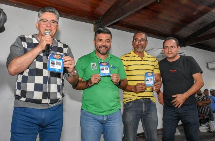 AMBULANTES E BARRAQUEIROS RECEBEM CRACHÁS PARA SÃO JOÃO 8