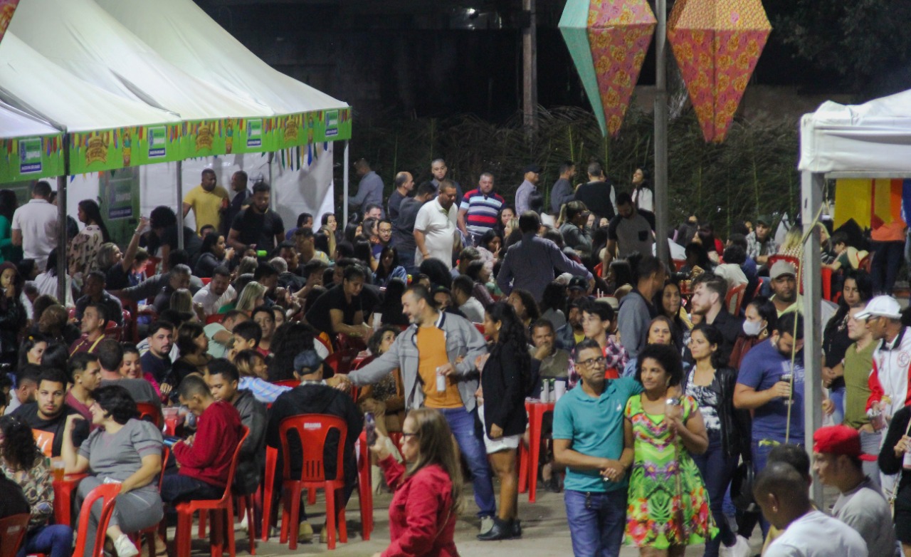 Abertura da Vila do Forró atrai centenas de pessoas para circuitos em Eunápolis 7