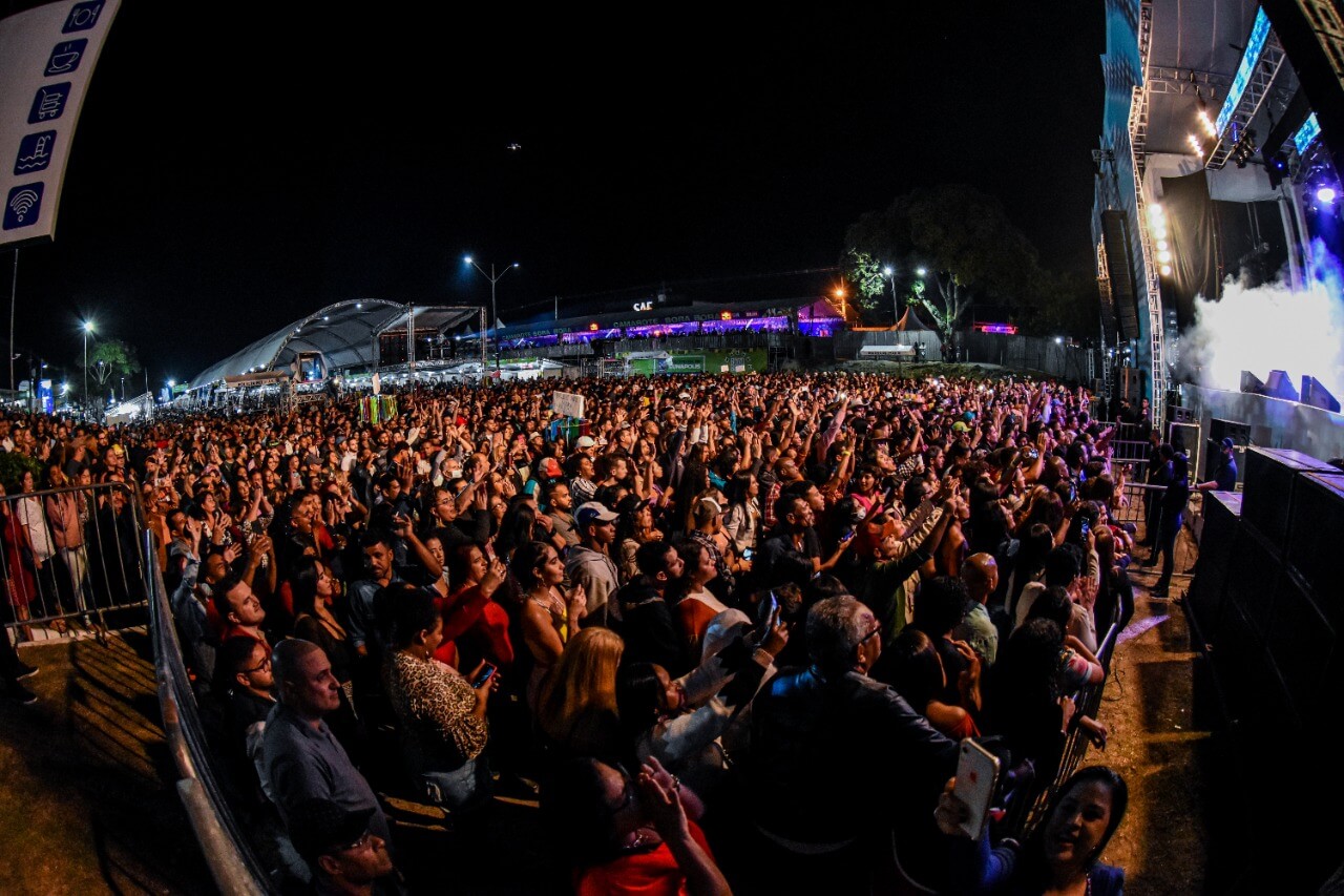 Público se emociona com grandes shows na abertura do São João Se Encontra com Pedrão em Eunápolis 76