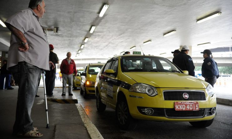 Auxílio para taxistas e caminhoneiros começa a ser pago em agosto 7