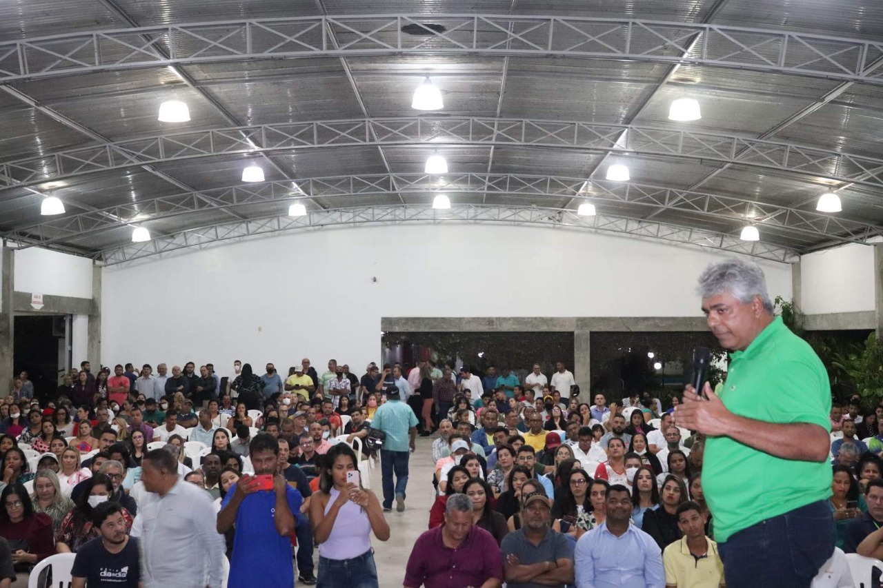 Pré-candidato a deputado estadual Robinho é recepcionado por multidão em Eunápolis 5