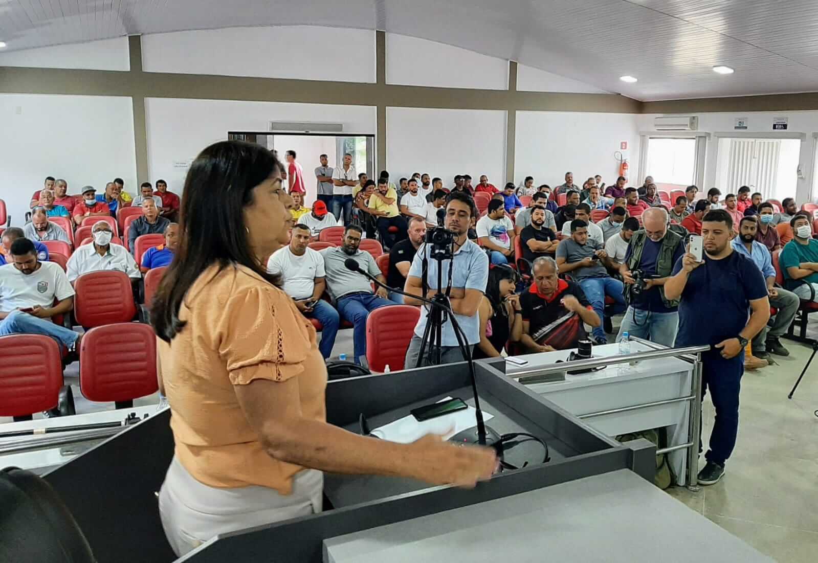 Vereadores rejeitam indicação que pede regulamentação do transporte por aplicativo em Eunápolis 10