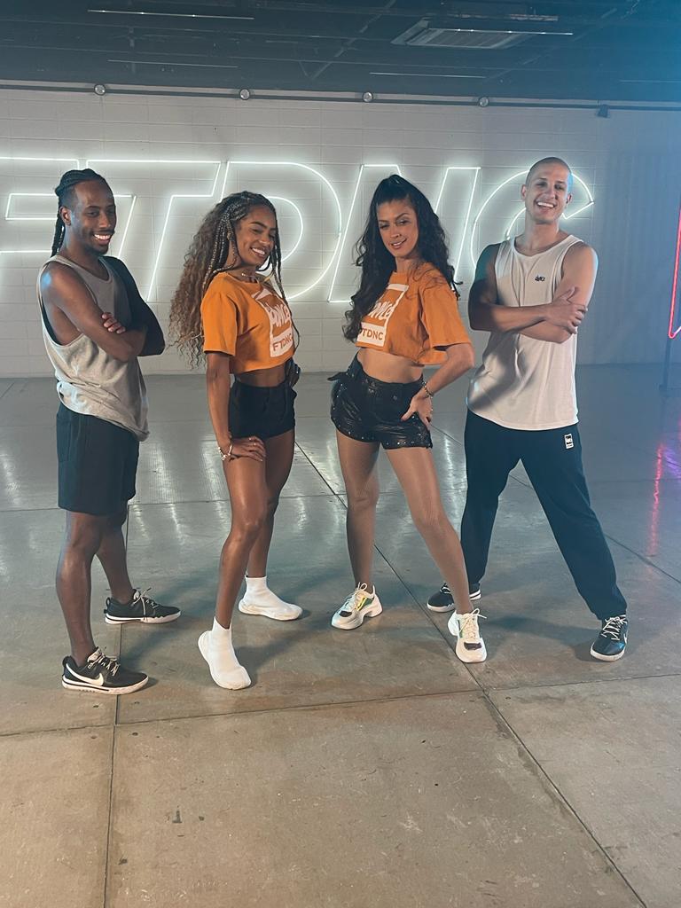 Cris Lima e FitDance lançam coreografia oficial de “Bumbum de Elevador”, feat da cantora com Márcio Victor, líder do Psirico 96