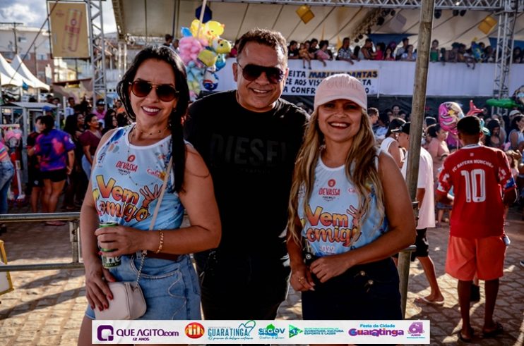 De cima do trio elétrico, Katrina e Jarley Rosa puxam multidão no tradicional arrastão 72