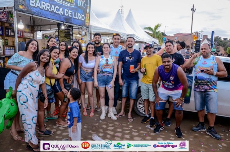 De cima do trio elétrico, Katrina e Jarley Rosa puxam multidão no tradicional arrastão 84