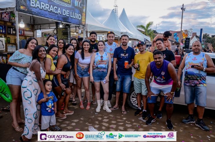 De cima do trio elétrico, Katrina e Jarley Rosa puxam multidão no tradicional arrastão 86