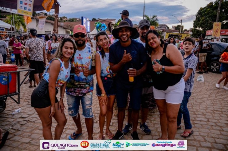 De cima do trio elétrico, Katrina e Jarley Rosa puxam multidão no tradicional arrastão 88