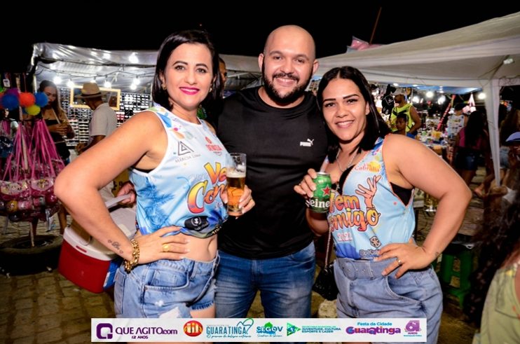 De cima do trio elétrico, Katrina e Jarley Rosa puxam multidão no tradicional arrastão 103