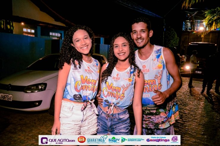 De cima do trio elétrico, Katrina e Jarley Rosa puxam multidão no tradicional arrastão 104