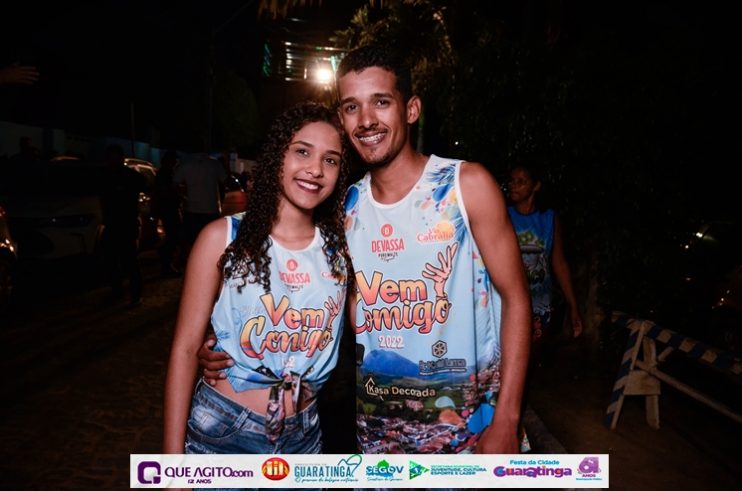 De cima do trio elétrico, Katrina e Jarley Rosa puxam multidão no tradicional arrastão 105