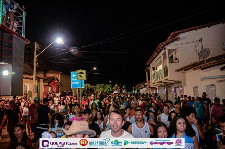 De cima do trio elétrico, Katrina e Jarley Rosa puxam multidão no tradicional arrastão 110