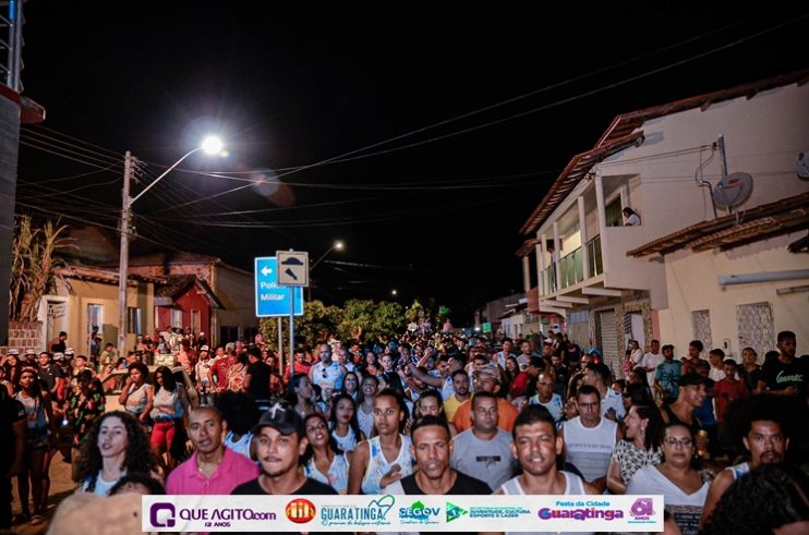 De cima do trio elétrico, Katrina e Jarley Rosa puxam multidão no tradicional arrastão 112