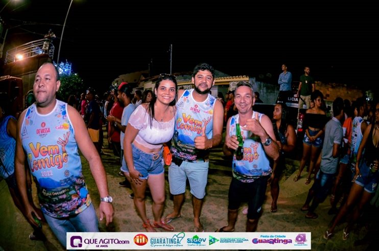 De cima do trio elétrico, Katrina e Jarley Rosa puxam multidão no tradicional arrastão 116