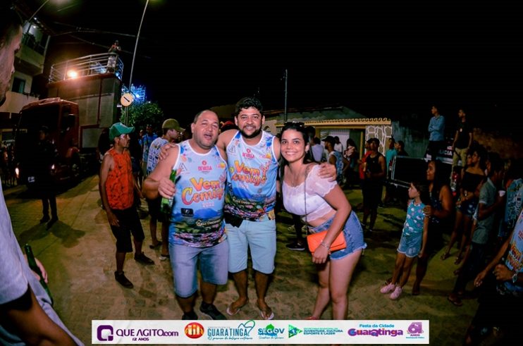 De cima do trio elétrico, Katrina e Jarley Rosa puxam multidão no tradicional arrastão 117