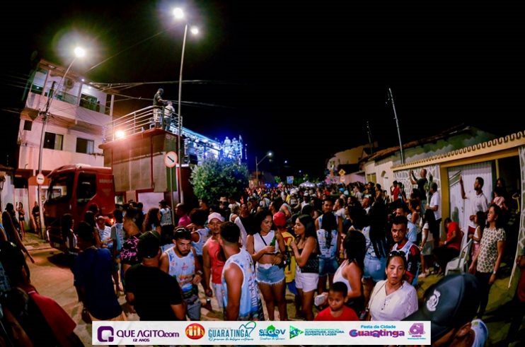 De cima do trio elétrico, Katrina e Jarley Rosa puxam multidão no tradicional arrastão 118