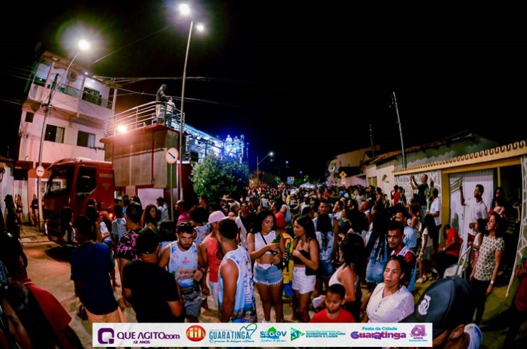 De cima do trio elétrico, Katrina e Jarley Rosa puxam multidão no tradicional arrastão 119