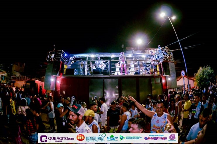 De cima do trio elétrico, Katrina e Jarley Rosa puxam multidão no tradicional arrastão 122