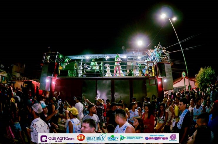 De cima do trio elétrico, Katrina e Jarley Rosa puxam multidão no tradicional arrastão 123