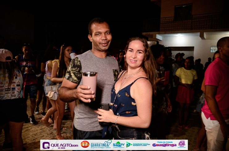 De cima do trio elétrico, Katrina e Jarley Rosa puxam multidão no tradicional arrastão 124