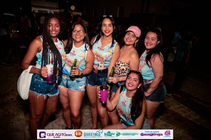 De cima do trio elétrico, Katrina e Jarley Rosa puxam multidão no tradicional arrastão 131