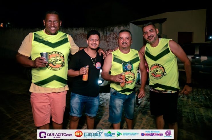 De cima do trio elétrico, Katrina e Jarley Rosa puxam multidão no tradicional arrastão 134