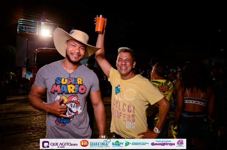 De cima do trio elétrico, Katrina e Jarley Rosa puxam multidão no tradicional arrastão 138