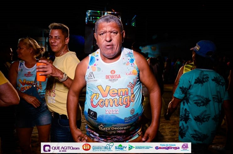 De cima do trio elétrico, Katrina e Jarley Rosa puxam multidão no tradicional arrastão 139