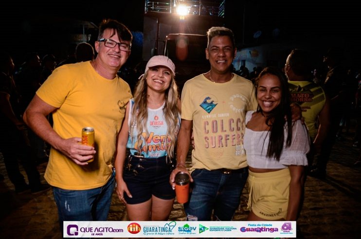 De cima do trio elétrico, Katrina e Jarley Rosa puxam multidão no tradicional arrastão 140