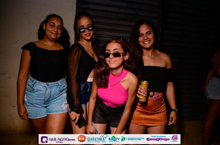 De cima do trio elétrico, Katrina e Jarley Rosa puxam multidão no tradicional arrastão 144