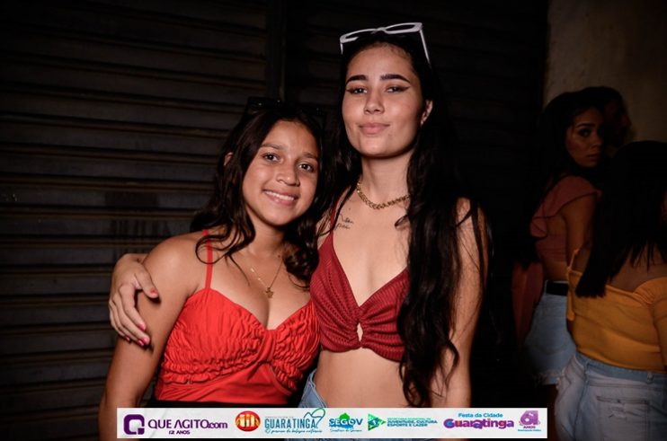 De cima do trio elétrico, Katrina e Jarley Rosa puxam multidão no tradicional arrastão 146