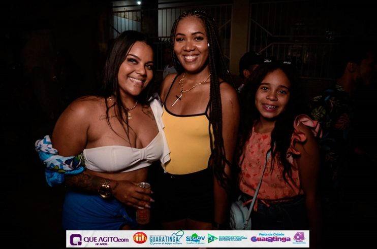 De cima do trio elétrico, Katrina e Jarley Rosa puxam multidão no tradicional arrastão 156