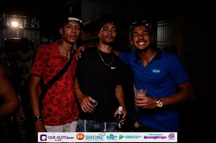 De cima do trio elétrico, Katrina e Jarley Rosa puxam multidão no tradicional arrastão 159