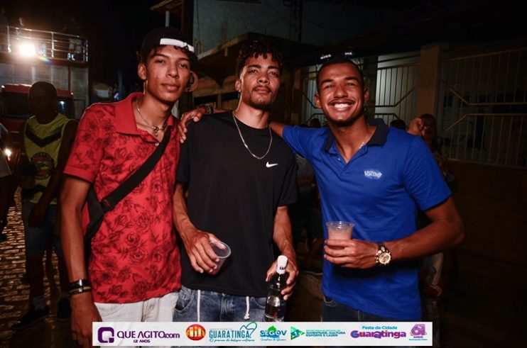 De cima do trio elétrico, Katrina e Jarley Rosa puxam multidão no tradicional arrastão 160