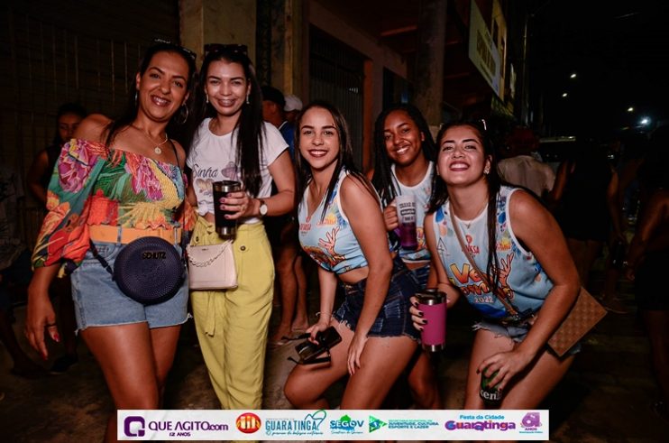 De cima do trio elétrico, Katrina e Jarley Rosa puxam multidão no tradicional arrastão 166