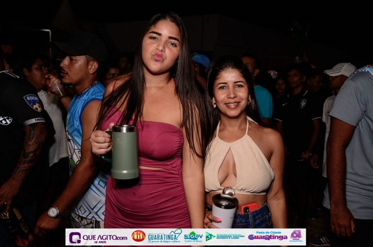 De cima do trio elétrico, Katrina e Jarley Rosa puxam multidão no tradicional arrastão 168