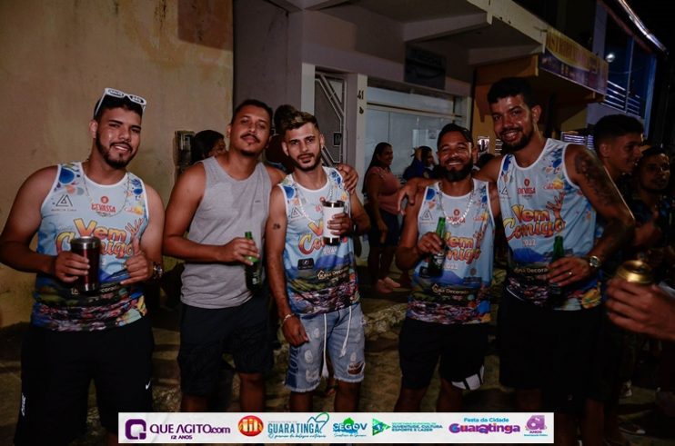 De cima do trio elétrico, Katrina e Jarley Rosa puxam multidão no tradicional arrastão 174