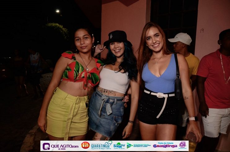 De cima do trio elétrico, Katrina e Jarley Rosa puxam multidão no tradicional arrastão 176